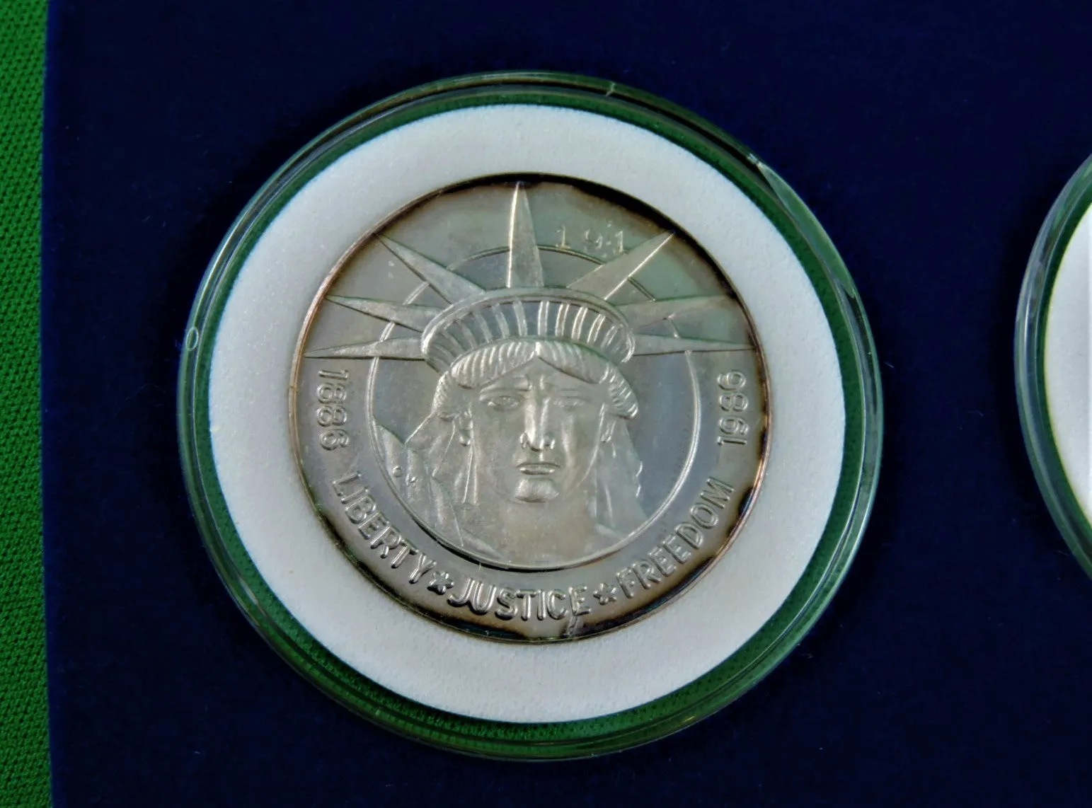 Currency - Silver 2 Coin Set - 1986 - US - Charleston Mint - Statue of Liberty and Constitution